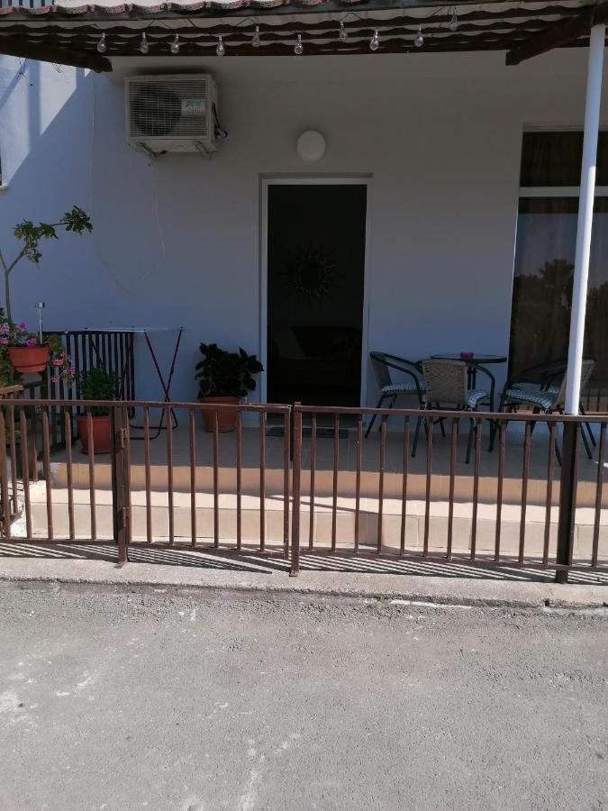 Hamboula Apartment Polis Bagian luar foto