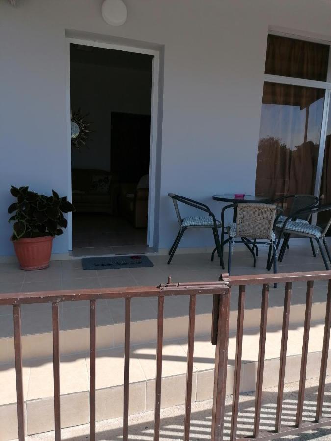Hamboula Apartment Polis Bagian luar foto