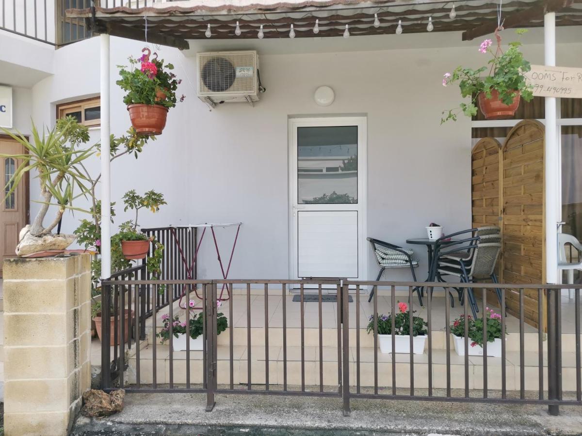 Hamboula Apartment Polis Bagian luar foto